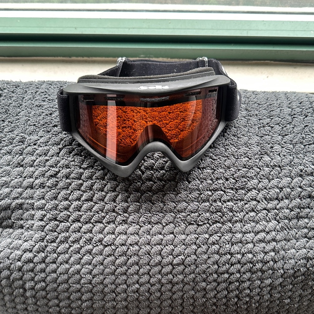 Bolle VR Headset with Black Frame and Red Lens